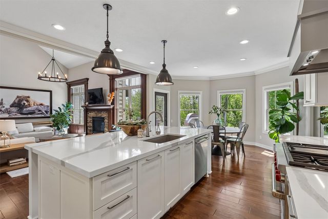 10534 NW 75th Place, Johnston, IA 50131