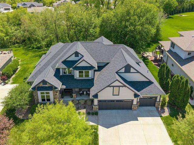 10534 NW 75th Place, Johnston, IA 50131