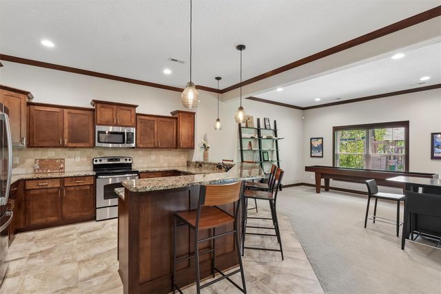 10534 NW 75th Place, Johnston, IA 50131