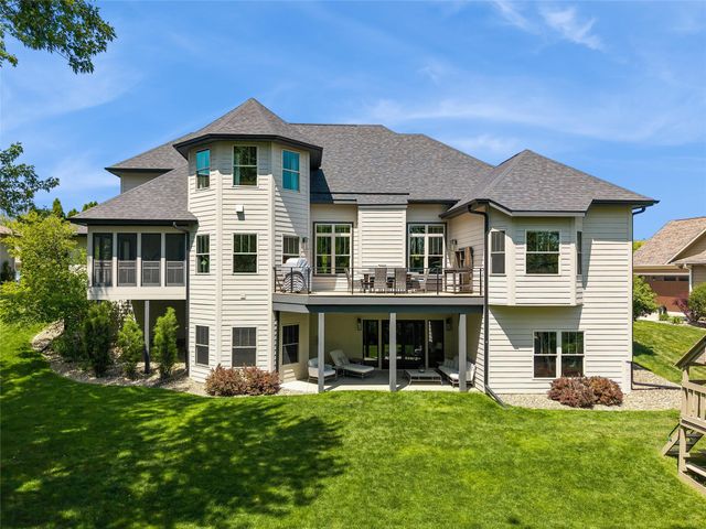 10534 NW 75th Place, Johnston, IA 50131