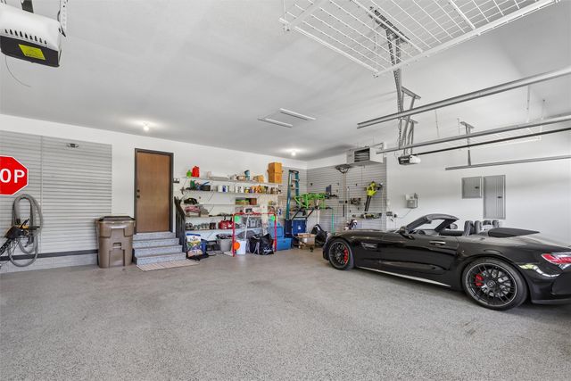 10534 NW 75th Place, Johnston, IA 50131