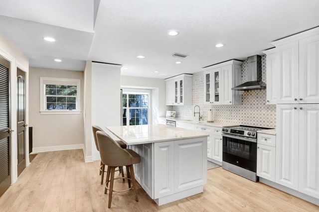 3212 VALLEY OAKS DRIVE 3212, Tampa, FL 33618