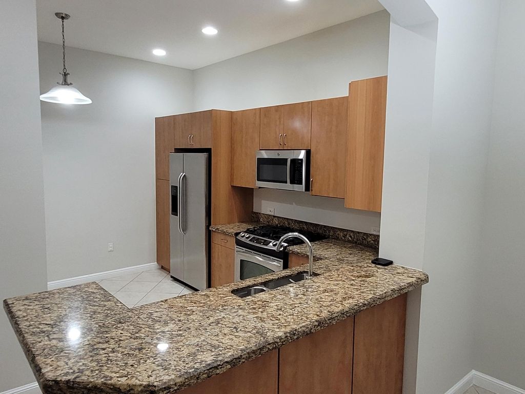 3020 NW 125th Ave 417, Sunrise, FL 33323