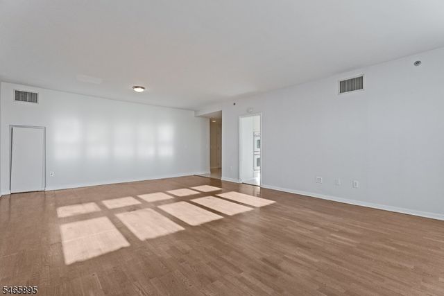 616 S Orange Ave, 3C 3C, Maplewood Twp., NJ 07040