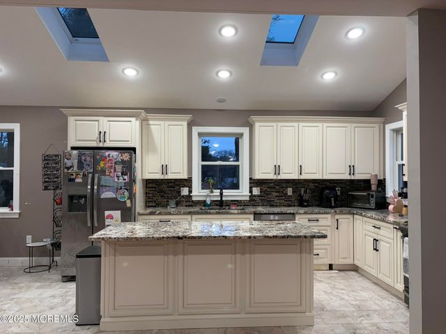 11 Chestnut Ridge Road, Holmdel, NJ 07733