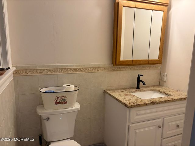 11 Chestnut Ridge Road, Holmdel, NJ 07733