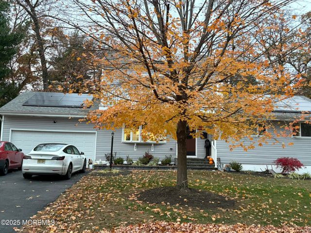 11 Chestnut Ridge Road, Holmdel, NJ 07733