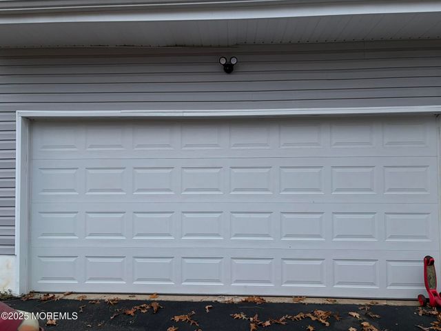 11 Chestnut Ridge Road, Holmdel, NJ 07733