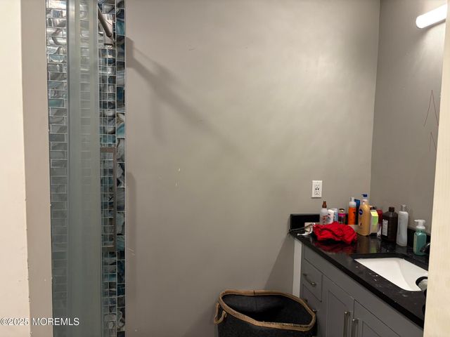 11 Chestnut Ridge Road, Holmdel, NJ 07733