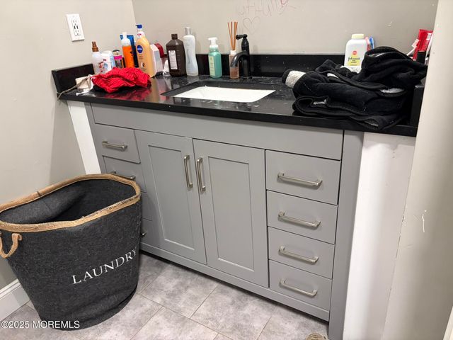 11 Chestnut Ridge Road, Holmdel, NJ 07733