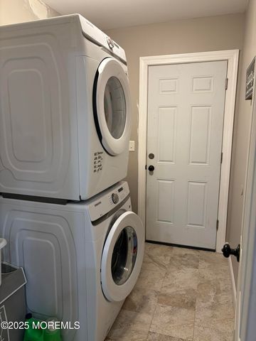 11 Chestnut Ridge Road, Holmdel, NJ 07733