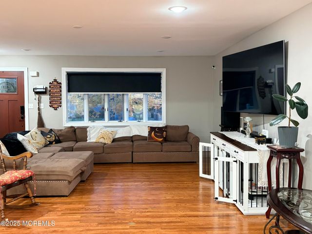 11 Chestnut Ridge Road, Holmdel, NJ 07733