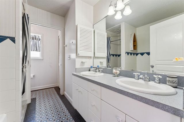 190 CRYSTAL LAKE DRIVE, Clermont, FL 34711