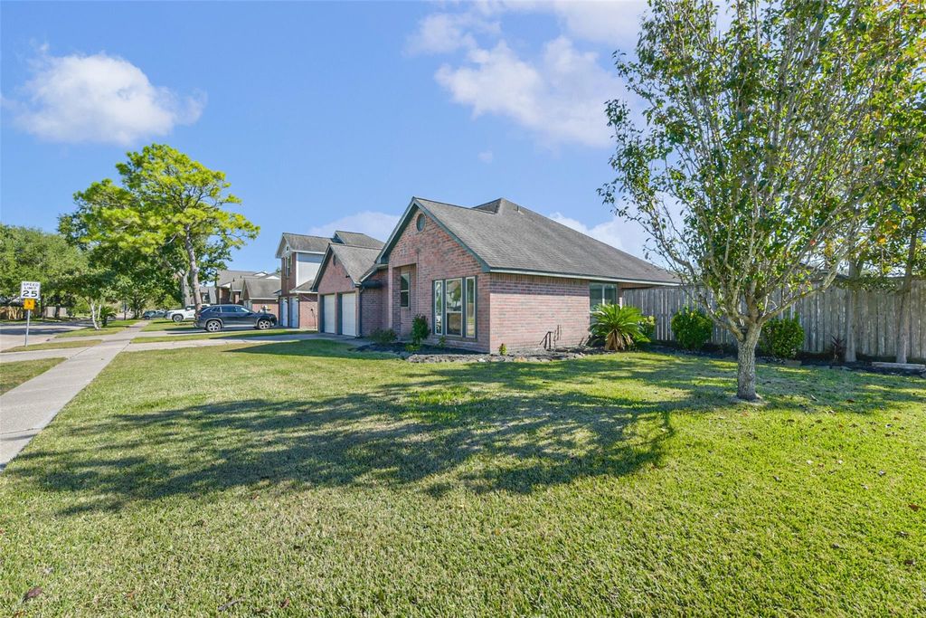 2533 Potomac Drive, League City, TX 77573
