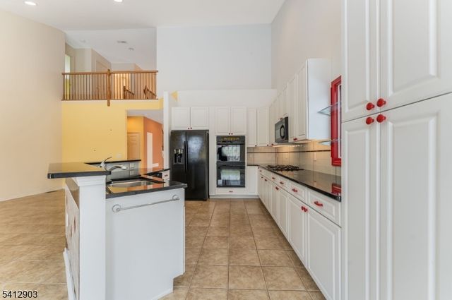 12 Republic Row, Franklin Twp., NJ 08873