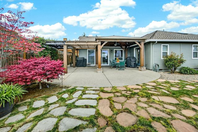 1562 Ridge Way, Medford, OR 97504