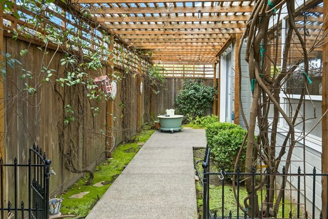 1562 Ridge Way, Medford, OR 97504