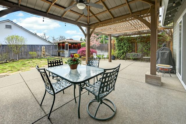 1562 Ridge Way, Medford, OR 97504