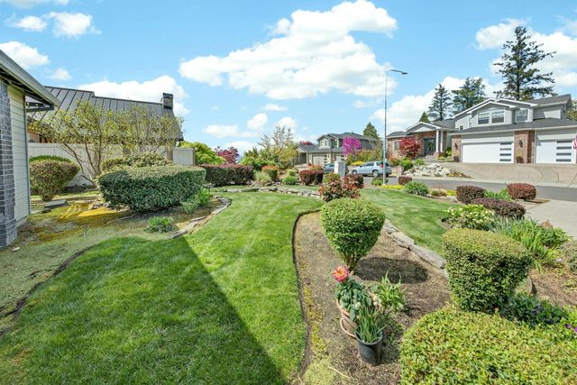 1562 Ridge Way, Medford, OR 97504