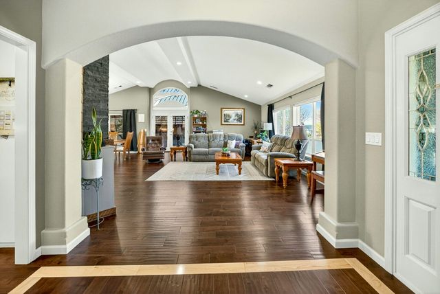 1562 Ridge Way, Medford, OR 97504