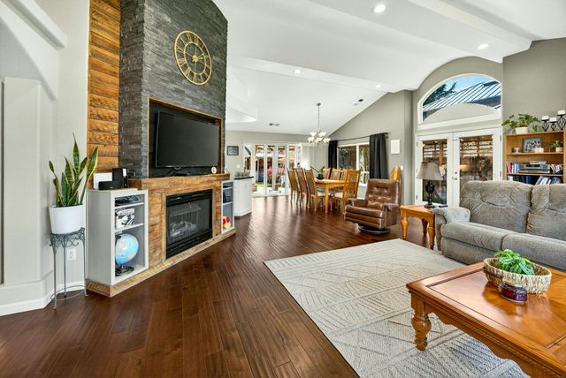 1562 Ridge Way, Medford, OR 97504