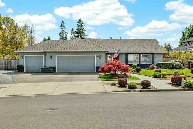1562 Ridge Way, Medford, OR 97504