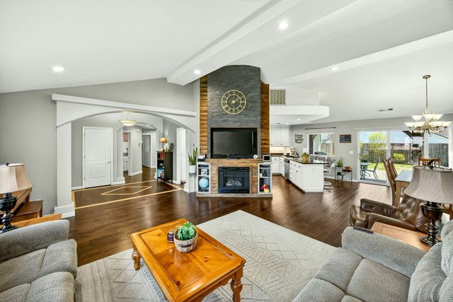 1562 Ridge Way, Medford, OR 97504