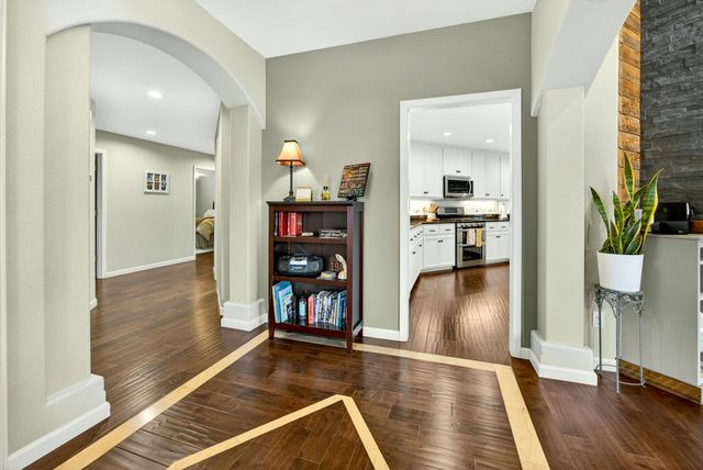 1562 Ridge Way, Medford, OR 97504