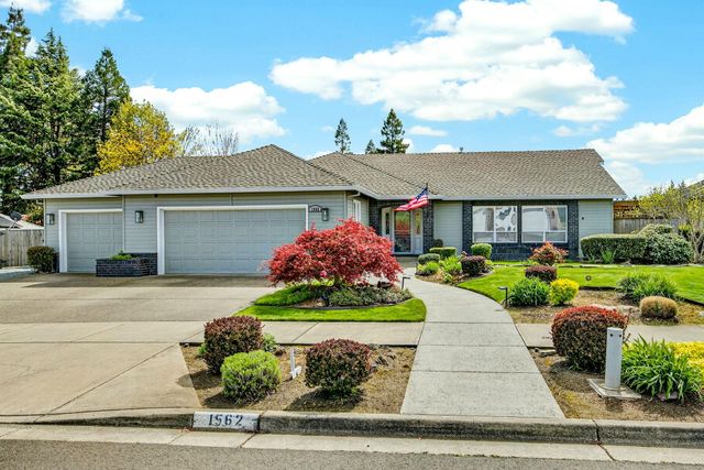 1562 Ridge Way, Medford, OR 97504