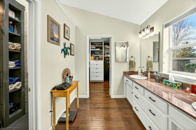 1562 Ridge Way, Medford, OR 97504