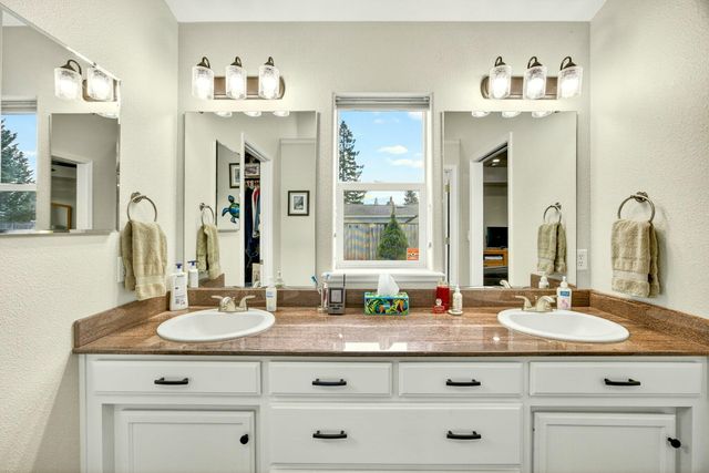 1562 Ridge Way, Medford, OR 97504