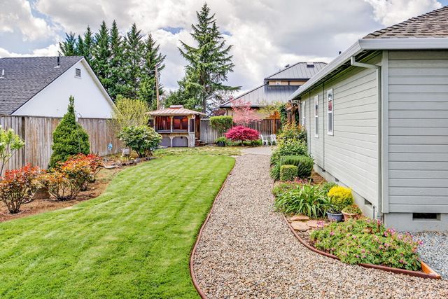 1562 Ridge Way, Medford, OR 97504