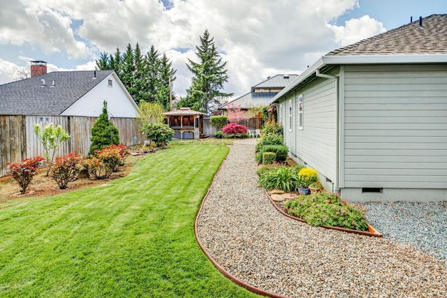 1562 Ridge Way, Medford, OR 97504