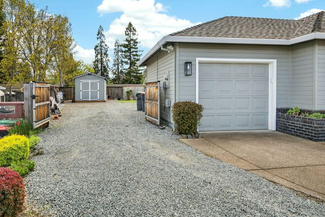 1562 Ridge Way, Medford, OR 97504