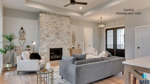 6605 E Hawker Cir Circle, Sioux Falls, SD 57110