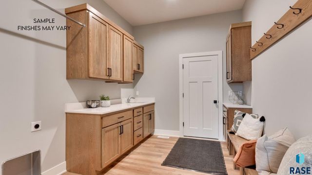 6605 E Hawker Cir Circle, Sioux Falls, SD 57110