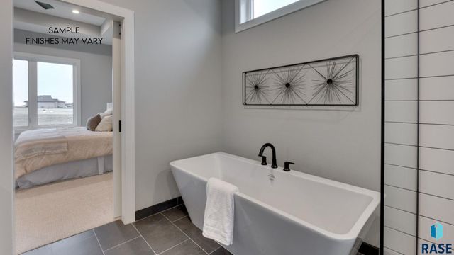 6605 E Hawker Cir Circle, Sioux Falls, SD 57110