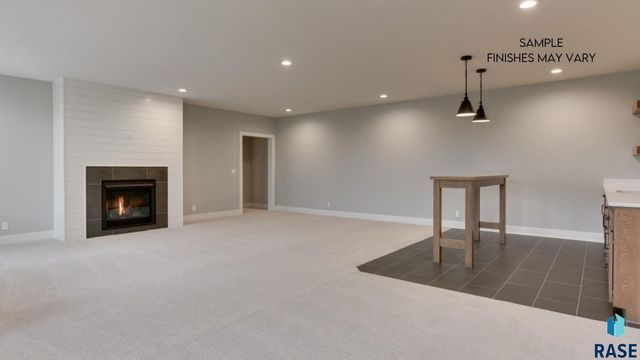 6605 E Hawker Cir Circle, Sioux Falls, SD 57110