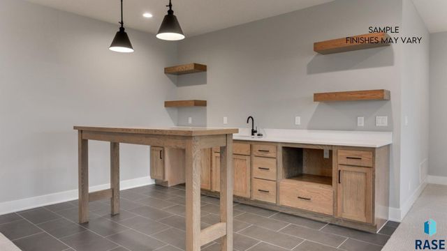 6605 E Hawker Cir Circle, Sioux Falls, SD 57110