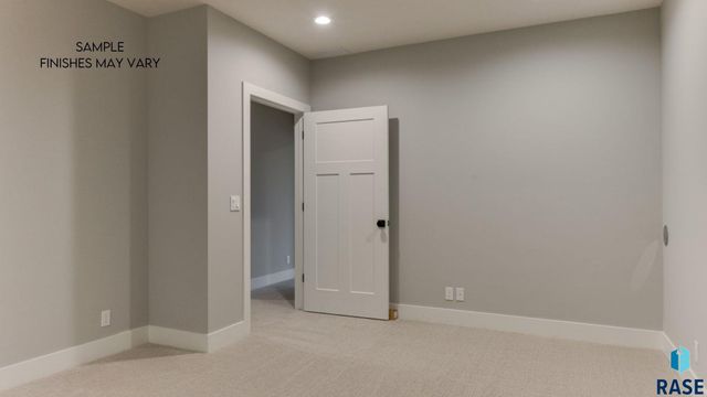 6605 E Hawker Cir Circle, Sioux Falls, SD 57110