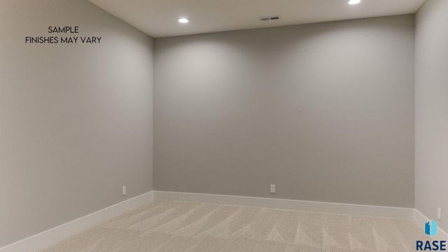6605 E Hawker Cir Circle, Sioux Falls, SD 57110