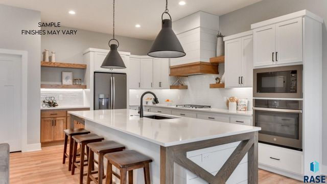 6605 E Hawker Cir Circle, Sioux Falls, SD 57110