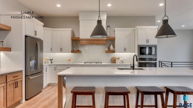 6605 E Hawker Cir Circle, Sioux Falls, SD 57110