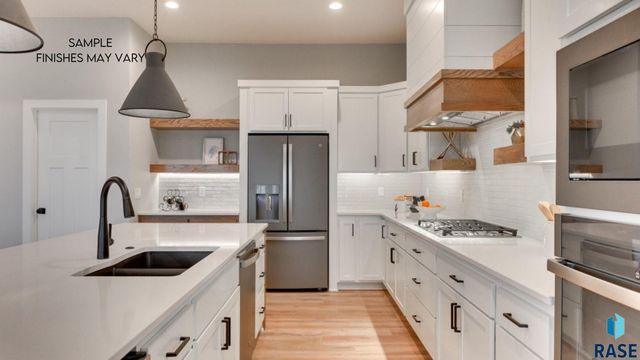 6605 E Hawker Cir Circle, Sioux Falls, SD 57110