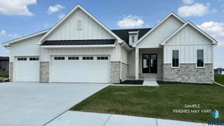 6605 E Hawker Cir Circle, Sioux Falls, SD 57110