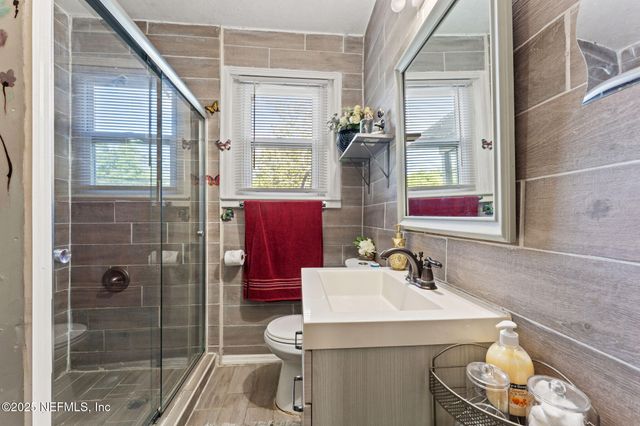 1204 N NORTH SHORE Drive, Jacksonville, FL 32208