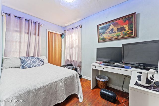 1204 N NORTH SHORE Drive, Jacksonville, FL 32208