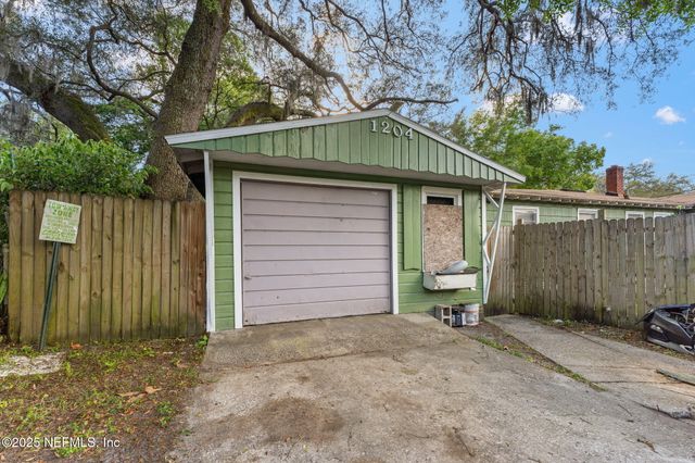 1204 N NORTH SHORE Drive, Jacksonville, FL 32208