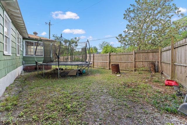 1204 N NORTH SHORE Drive, Jacksonville, FL 32208