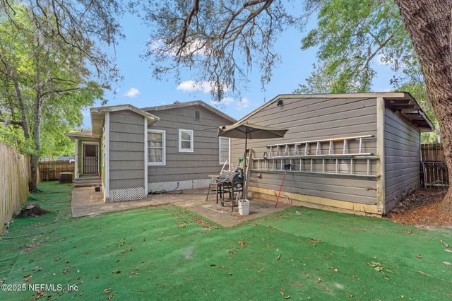 1204 N NORTH SHORE Drive, Jacksonville, FL 32208